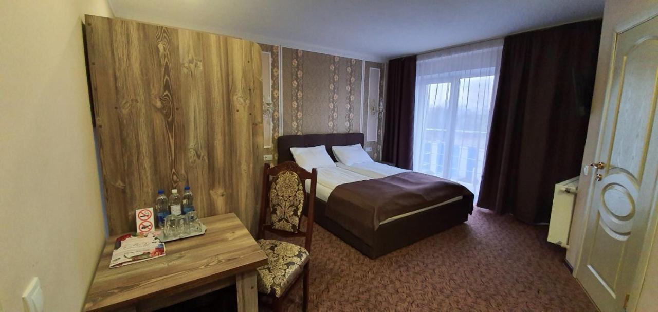 Mon Ami Hotel Ivano-Frankivsk Exterior photo
